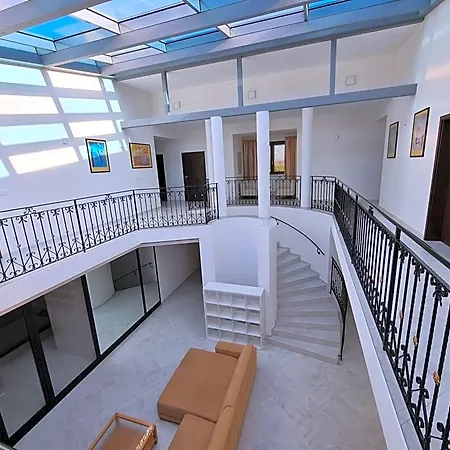 Atrium-accomm לינה וארוחת בוקר