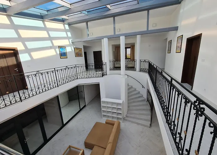 Atrium-accomm